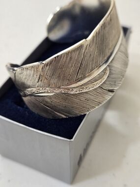 Montana Silversmith Feather Pattern Western Cuff Bracelet Jewelry 2013 Vtg #BC83